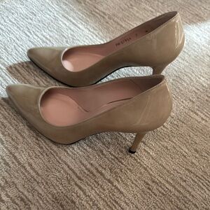 Stuart Weitzman Tan Heels Classic Pointed Toe